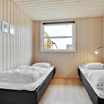 Дом отдыха Beach Front Home In Lokken With Sauna