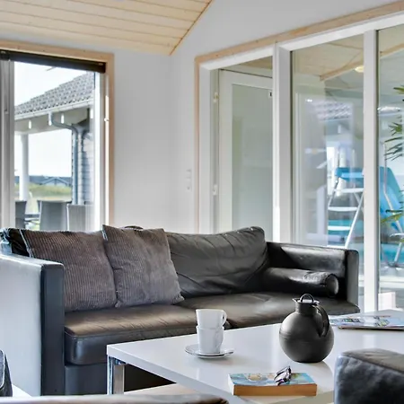 Beach Front Home In Lokken With Sauna Дом отдыха Лёккен