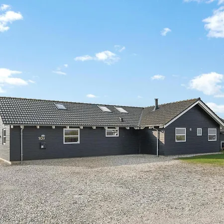Дом отдыха Beach Front Home In Lokken With Sauna